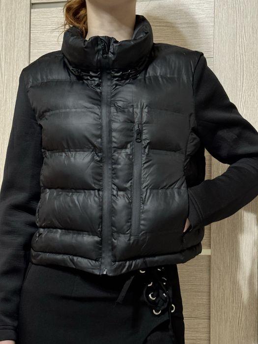Продам куртки черная и зеленая