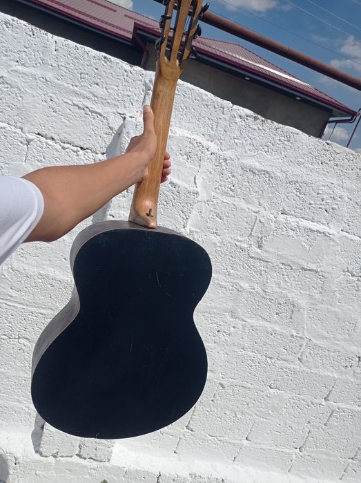 Gitara sotiladii