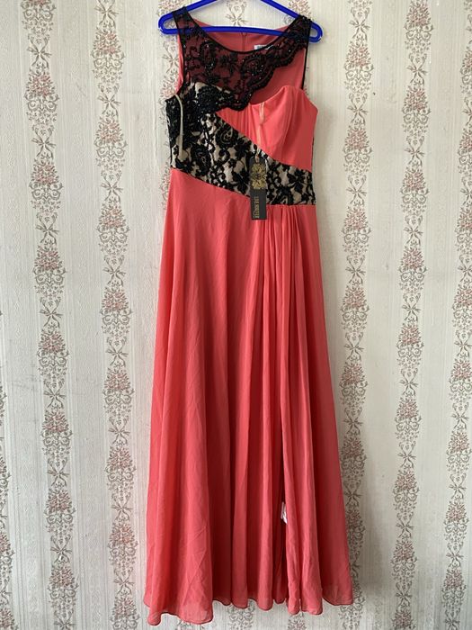 Платья вечерние