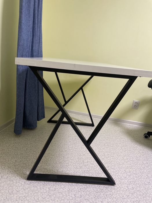 стол новый продам