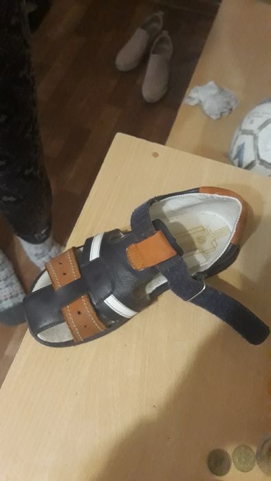 Продам детские сандалий 31 размер