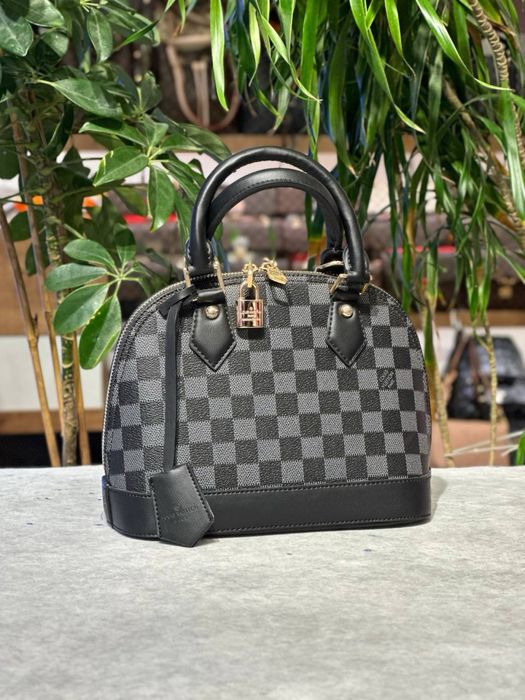 Geanta Louis Vuitton noua !!! Dimensiuni 28/19 !!!