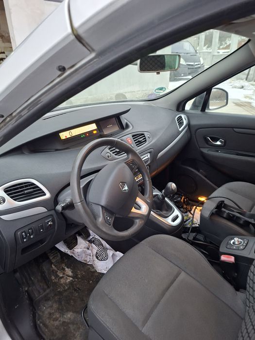 Dezmembrez renault scenic 1.4 tce