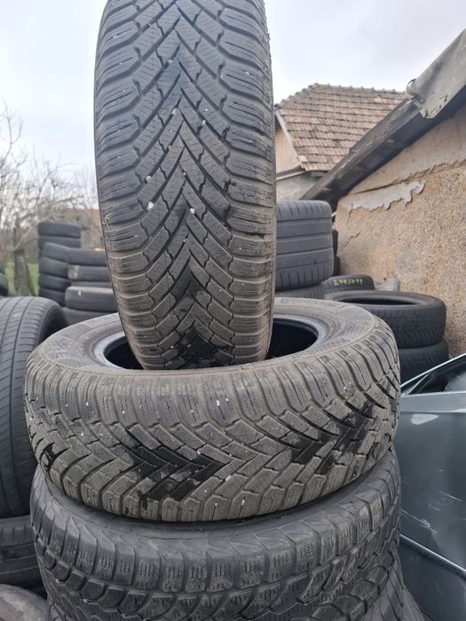 Vand 2 anvelope 195 65 15 continental de iarna bune