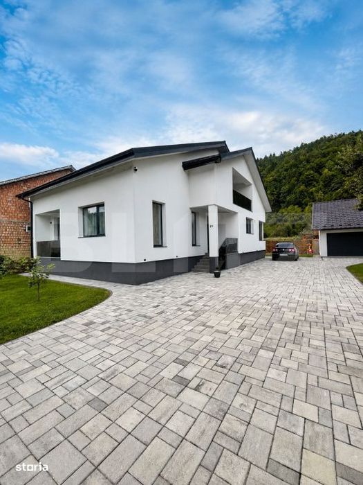 Casa de vanza, teren 3.500 mp, zona Borleasa