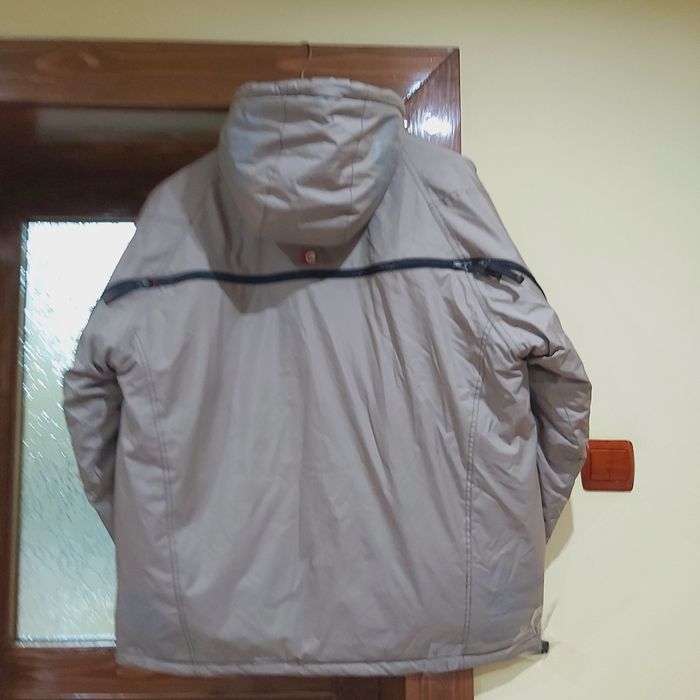 Vând geaca groasă de iarna,mărimea xxl
