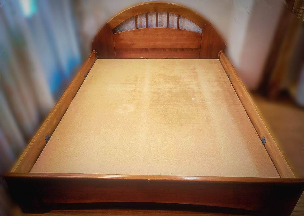 Продается кровать (без матраса)