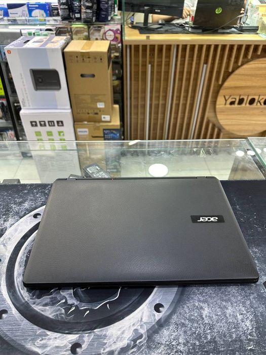Notebook sotiladi Acer laptop