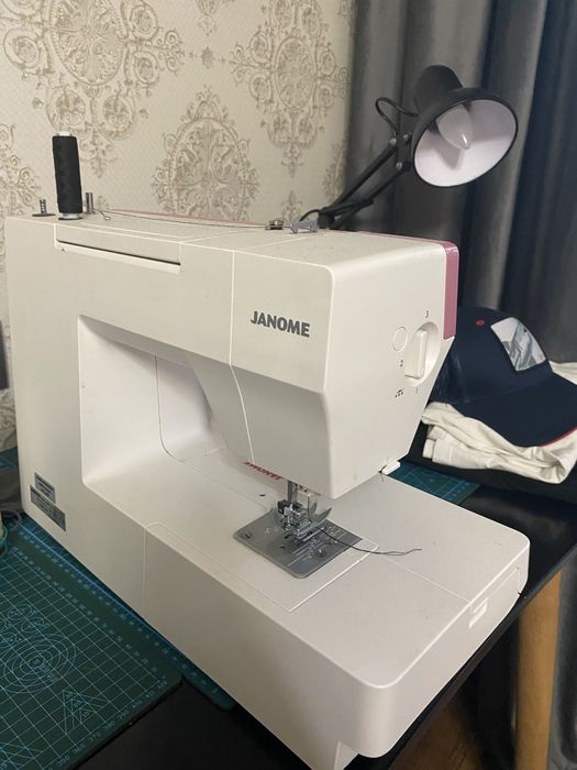 Машинка швейная юбилейная