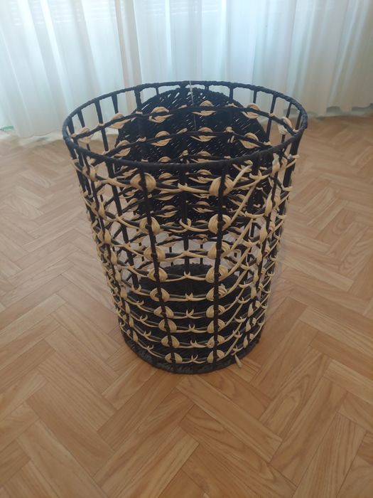 Плетен кош за пране