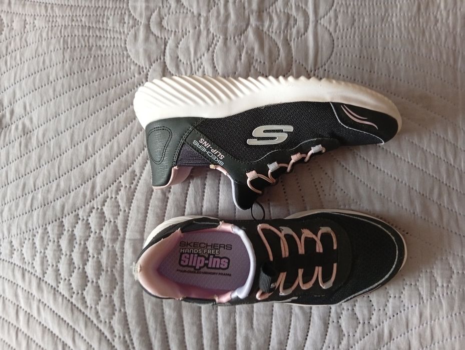 Продам кроссовки фирмы Sketchers(оригинал) на девочку