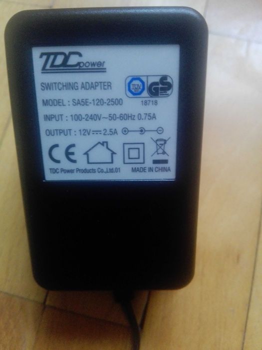 Huawei и др. Оригинално зарядно за лаптоп и кабели