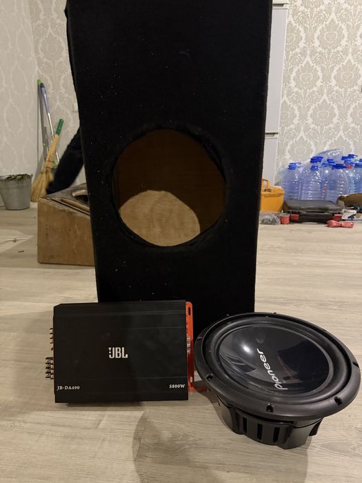 Сабвуфер.        .