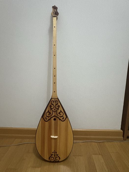 Домбра ручной работы