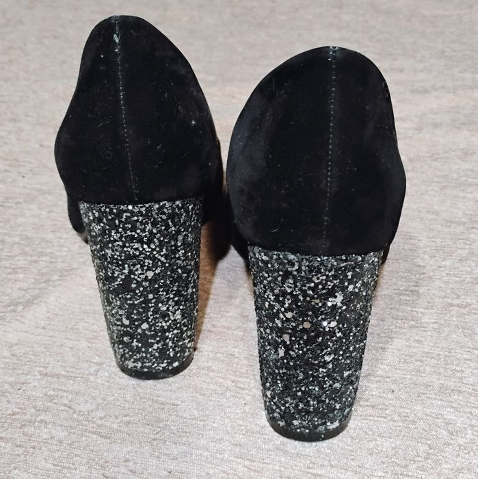 Vând pantofi dama eleganti