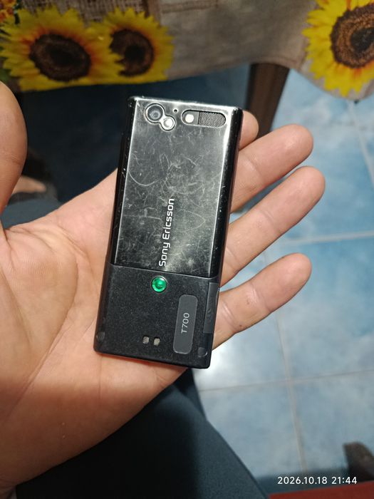 Sony ericsson T700
