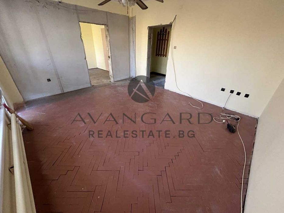 Продава се Двустаен апартамент в Пловдив, Кършияка - 64 кв.м за 1641 €/кв.м - Снимка #1