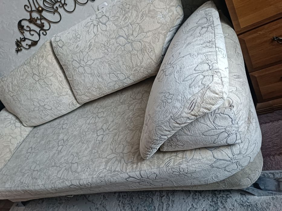 Продам диван раскладной  0.9*1.95   90000