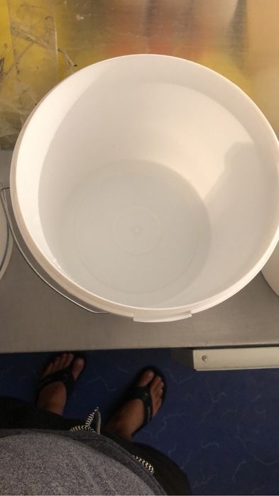 Продам пластиковые ведра 5 л