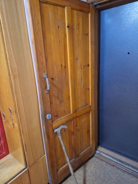 Входной дверь из дерево