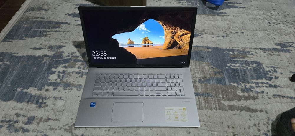 Asus Vivobook 17 i3