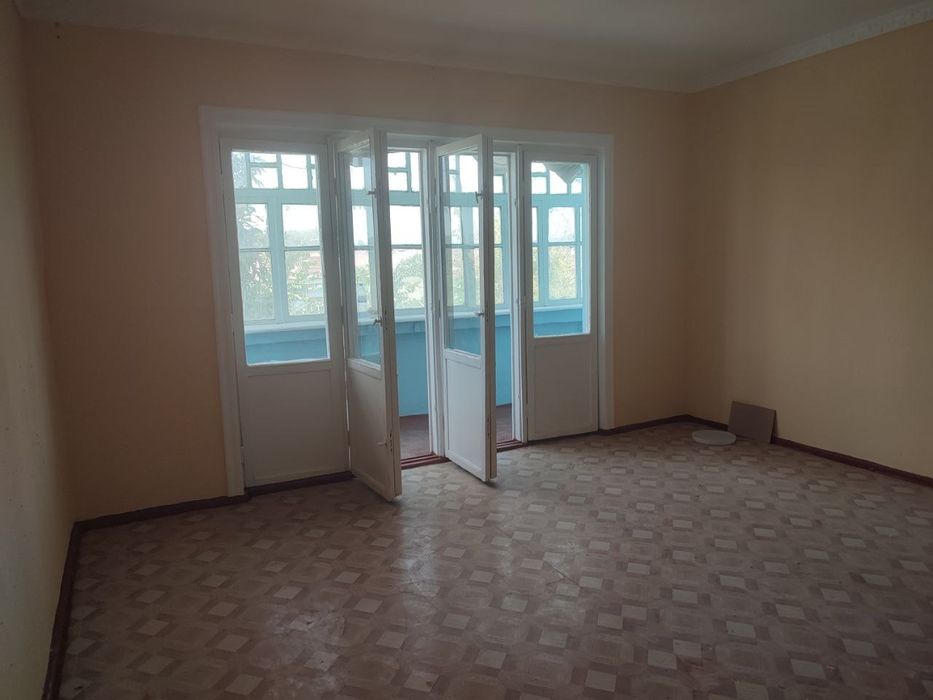 Praspekt ko'cha turon bankni yonida 9 etajkali dom 3 etajda remonti or