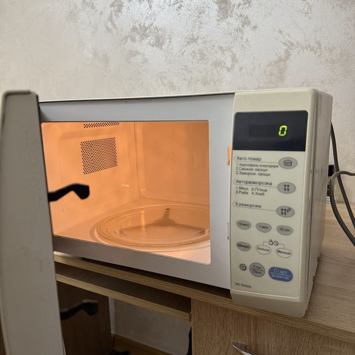 Продается Микроволновка LG