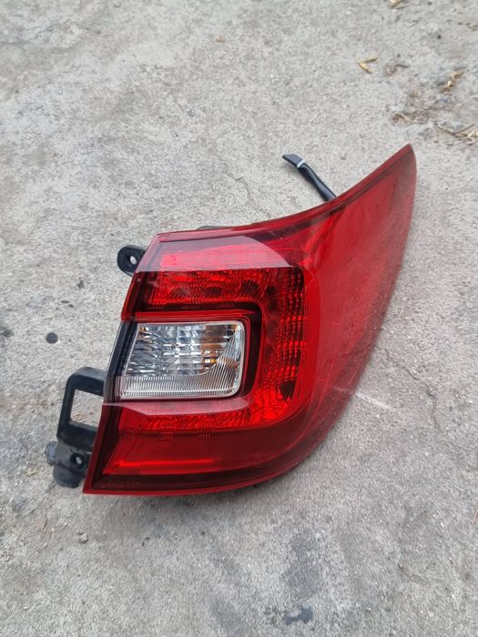 Задний фонарь на Subaru Outback BS