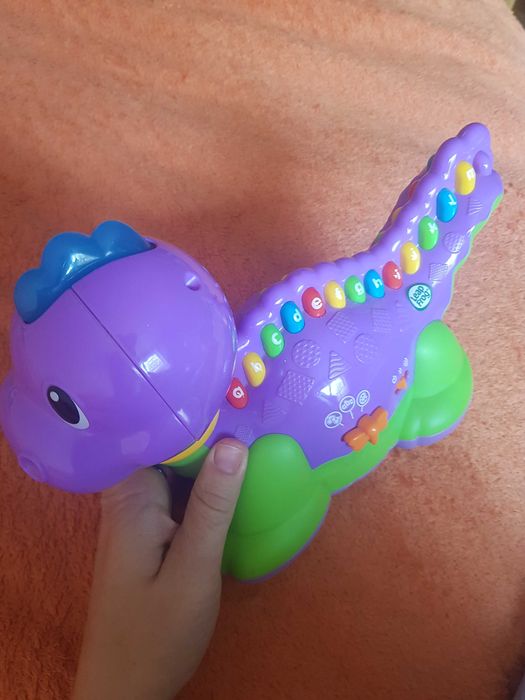 Vand jucarii: Dinozaur interactiv, toba lemn, turn de stivuit, puzzle