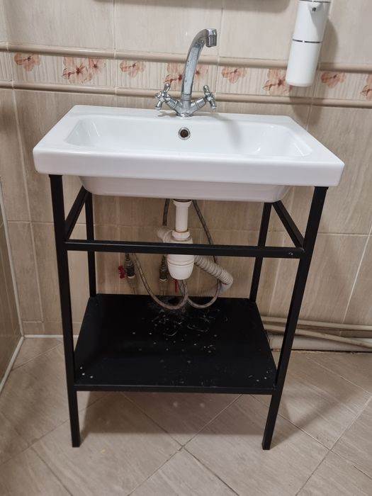 Раковина с тумбой в ванну