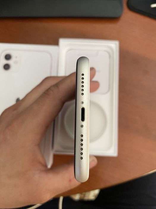 Айфон 11 белого цвета