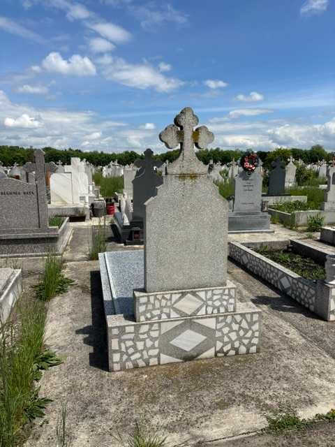 Vand loc de veci in cimitirul Triaj