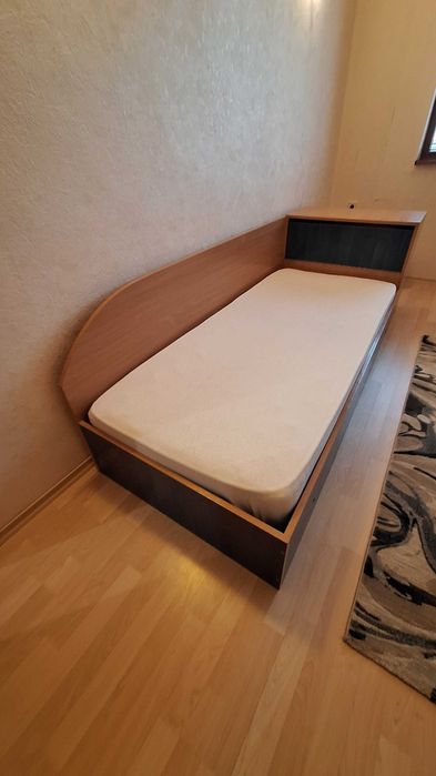 Единично легло с матрак и ракла