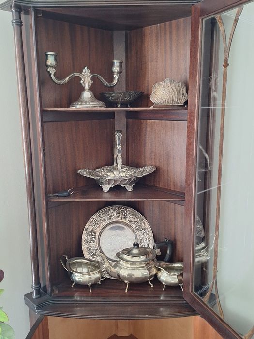 Дълбоко посребрени прибори свещния фруктиера