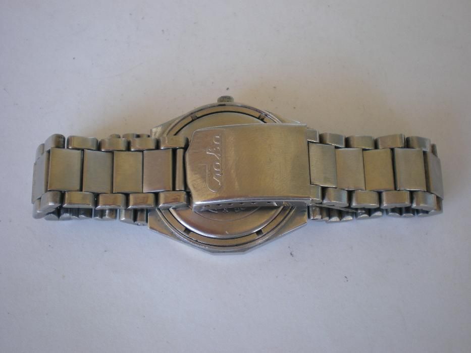 Слава с кварцов механизъм