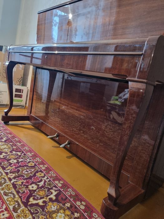 Продаётся пианино PETROF (Чехия)