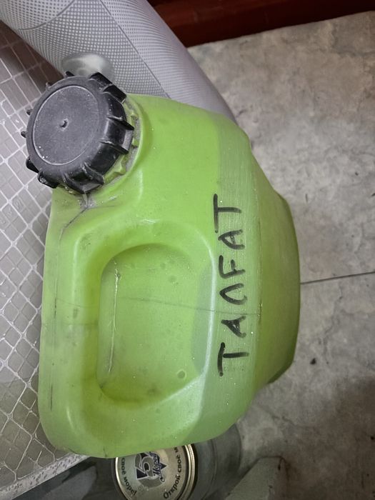 Зеленая канистра