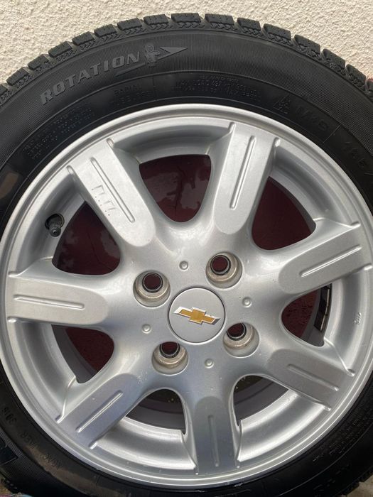 Продам шины зимние с дисками размер 165/65/14