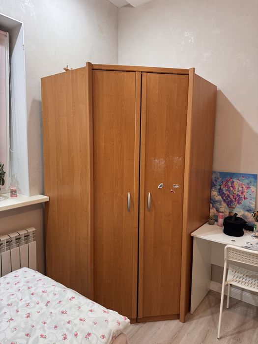 Шкаф угловой. 2 части. Состояние хорошее.