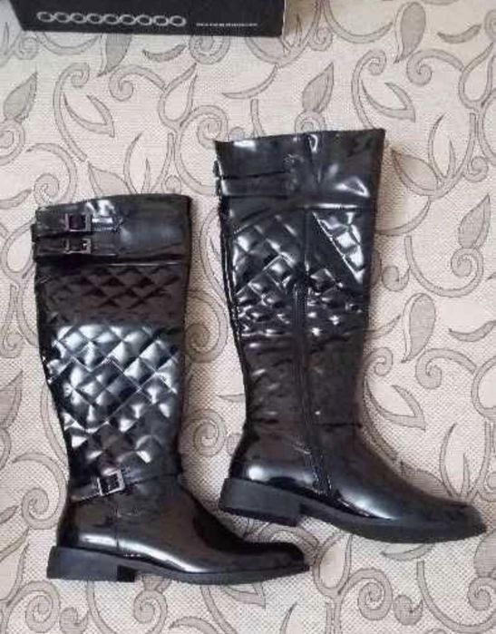 Нови дамски ботуши лак