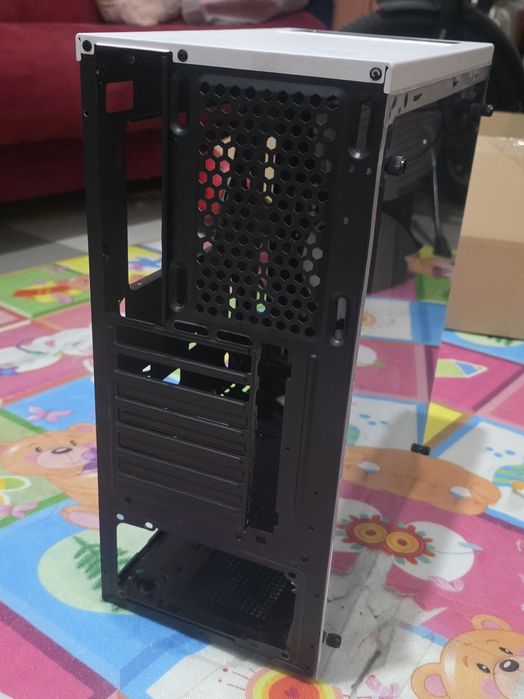 Carcasa pc pro gaming alba