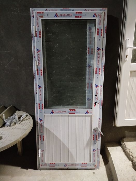 Акфа эшик сотилади срочно 2 та