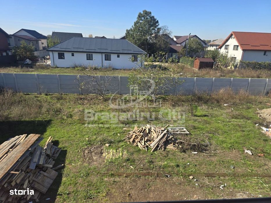 Teren intre case gaz si curent pe teren