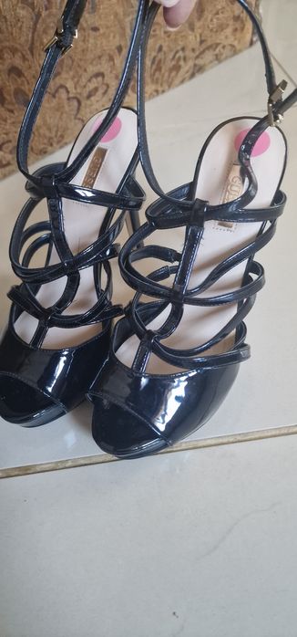 Sandale Guess cu toc inalt