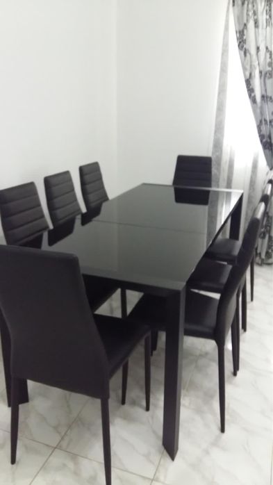 Masa extensibila de sticla cu 8 scaune