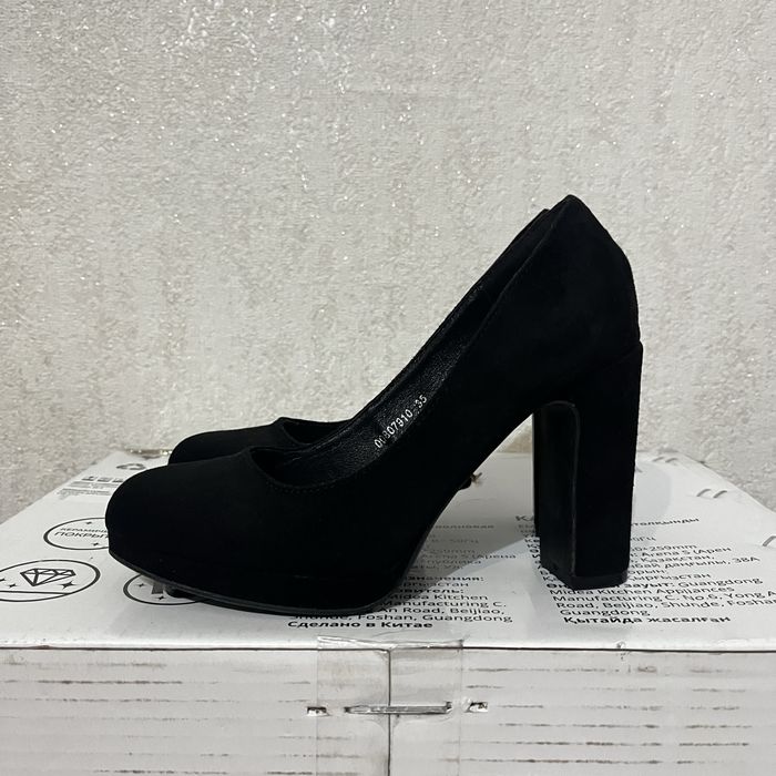 Продам замшевые туфли