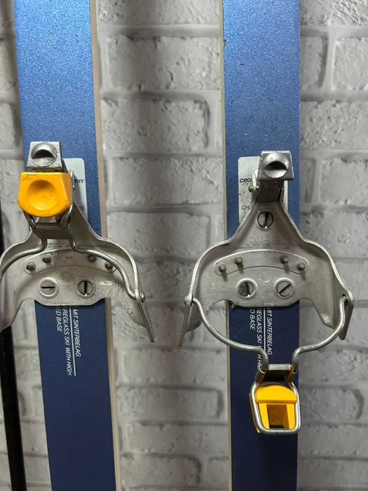 лыжи, три пары и ботинки