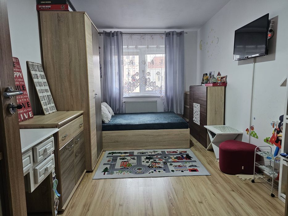 Apartament 3 camere, Cetate, etaj intermediar