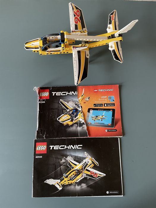 LEGO Technic Avion de acrobații 42044 și TROSC! 42072