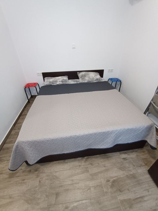 Продавам комплект спалня с матрак 164 / 190